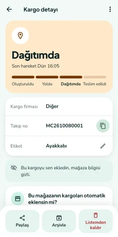 Kargo detayı: Dağıtımda durumu ve dört adımlı ilerleme çubuğu, takip numarası, 'Ayakkabı' etiketi; altta Paylaş, Arşivle ve Listemden kaldır düğmeleri.