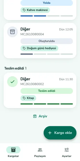 Kargolarım listesi: Kahve makinesi yolda, Doğum günü hediyesi oluşturuldu, Kitap teslim edildi; altta Kargo ekle düğmesi.